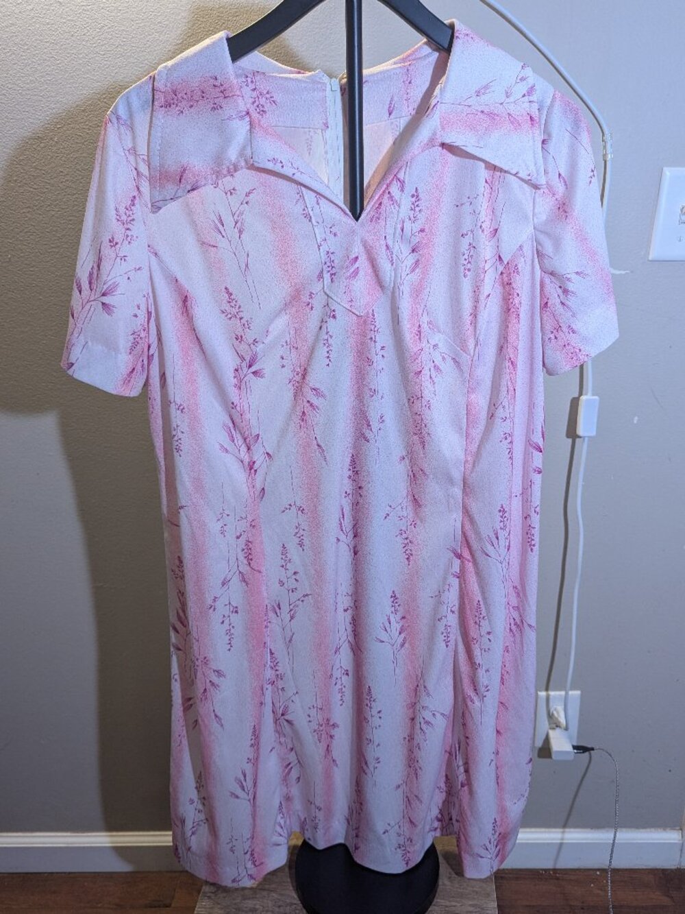 Vintage Handmade Pink & White Floral Print Collared V Neck Short Sleeve Dress
